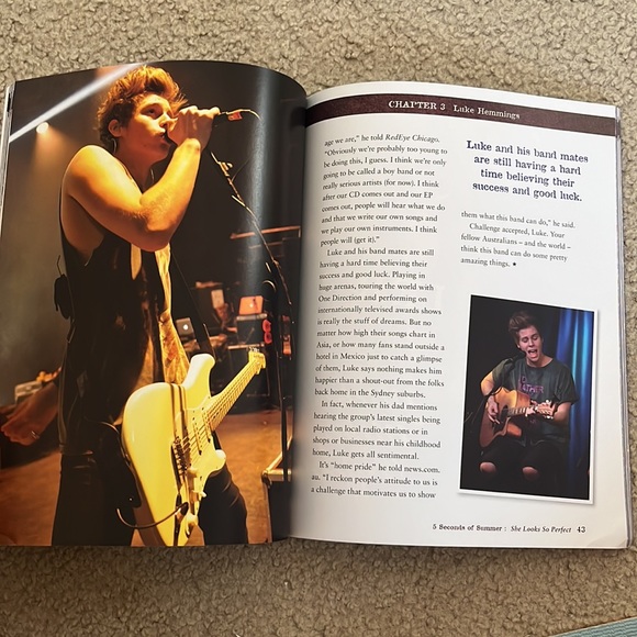 5 Seconds of Summer - She Looks so Perfect Book - Picture 2 of 3